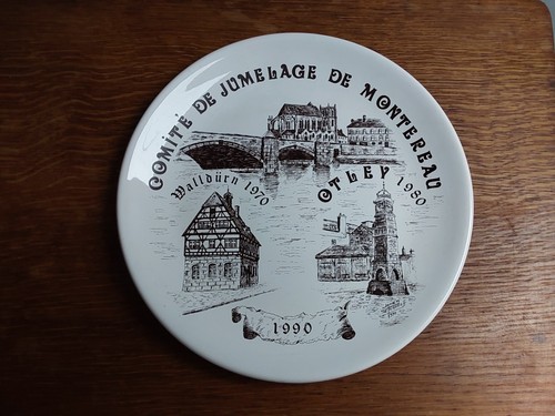 Decorative plate commemorating